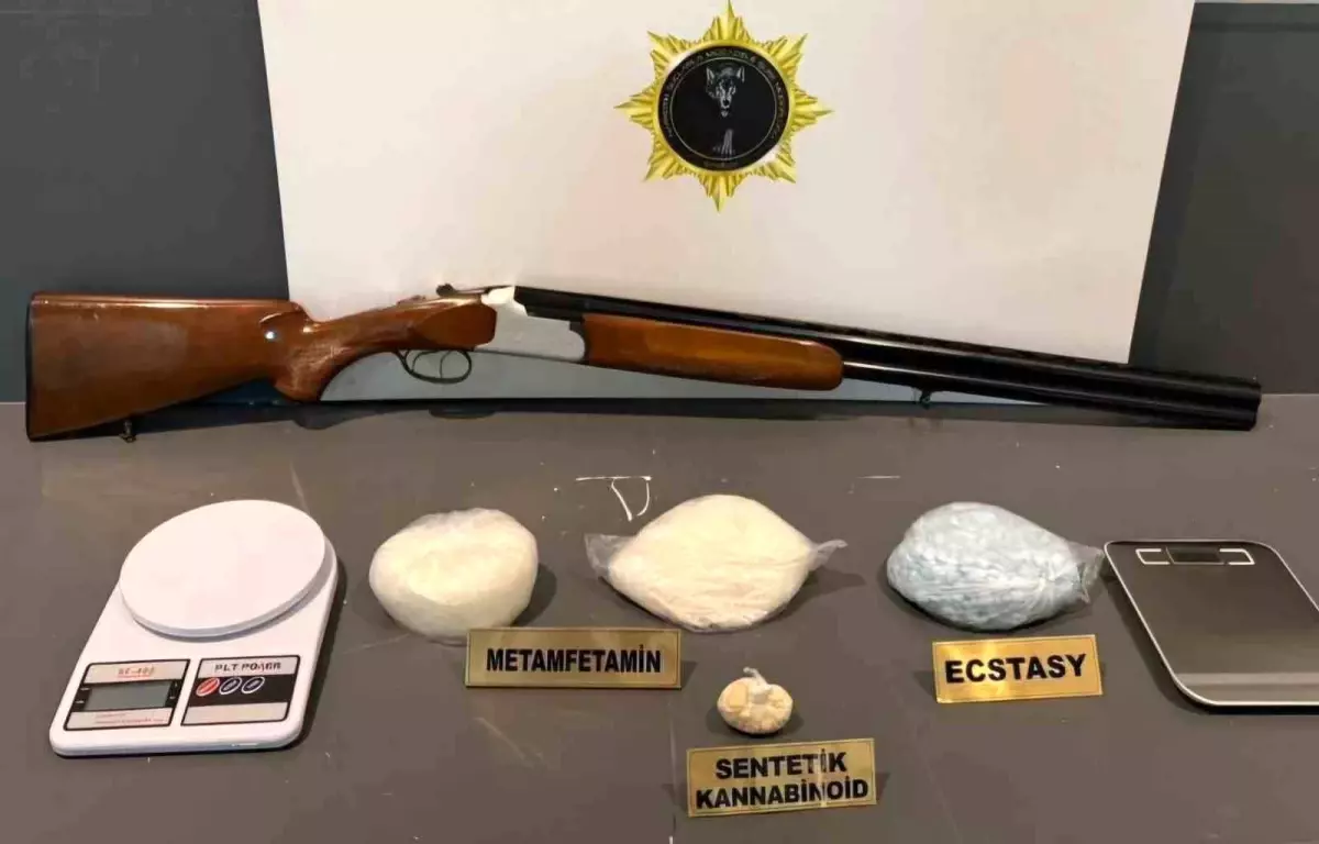 samsunda-uyusturucu-ve-silah-operasyonu-4-gozalti-aGXIzCVH.jpg
