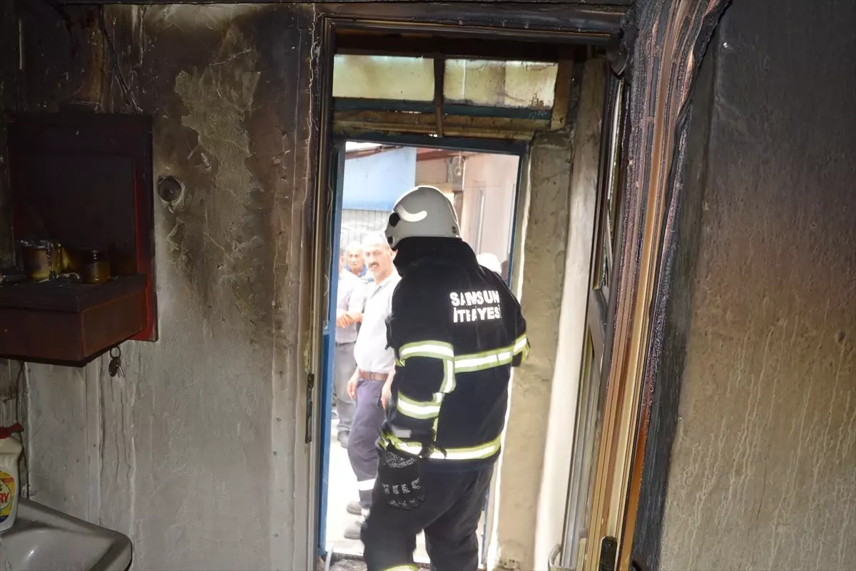 samsunda-yangin-iki-katli-meskende-hasar-olustu-dV5JJasE.jpg