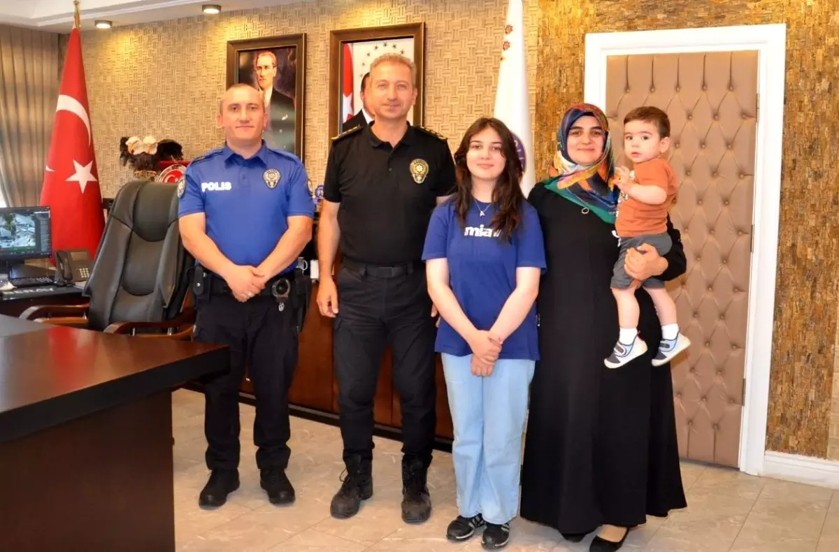 turkiye-birincisi-polis-cocugu-aysenur-demiri-kutladi-6KxLJ88m.jpg