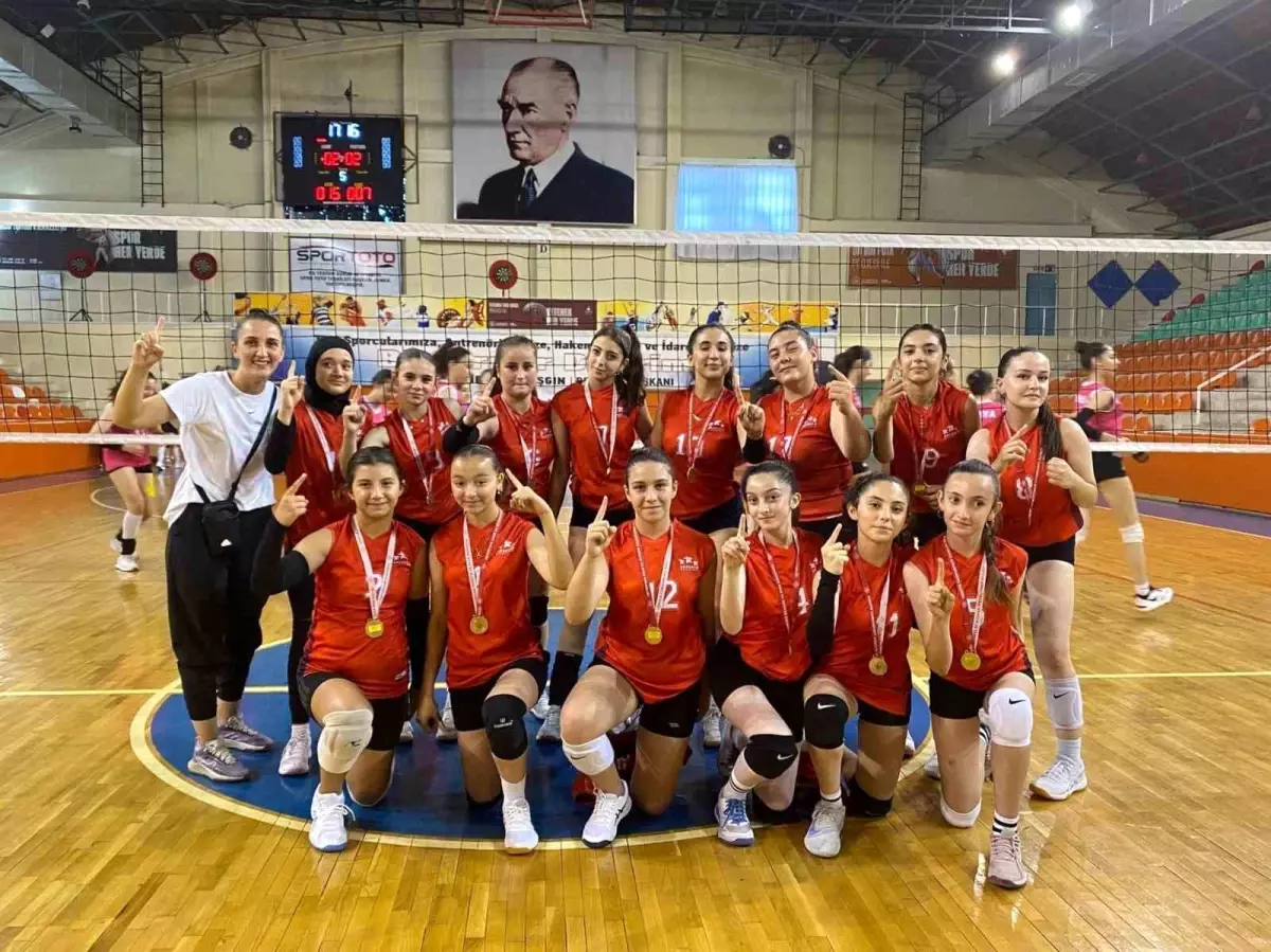 duzce-voleybol-kadrolari-analig-karsilasmalarinda-muvaffakiyet-elde-etti-Gvmn2zHX.jpg