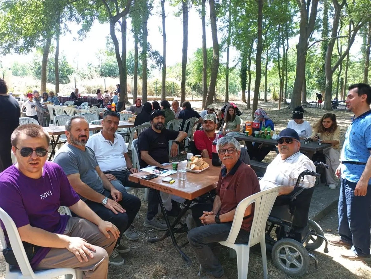 gorme-engelliler-derneginden-klasik-piknik-aktifligi-jW2XMhGp.jpg