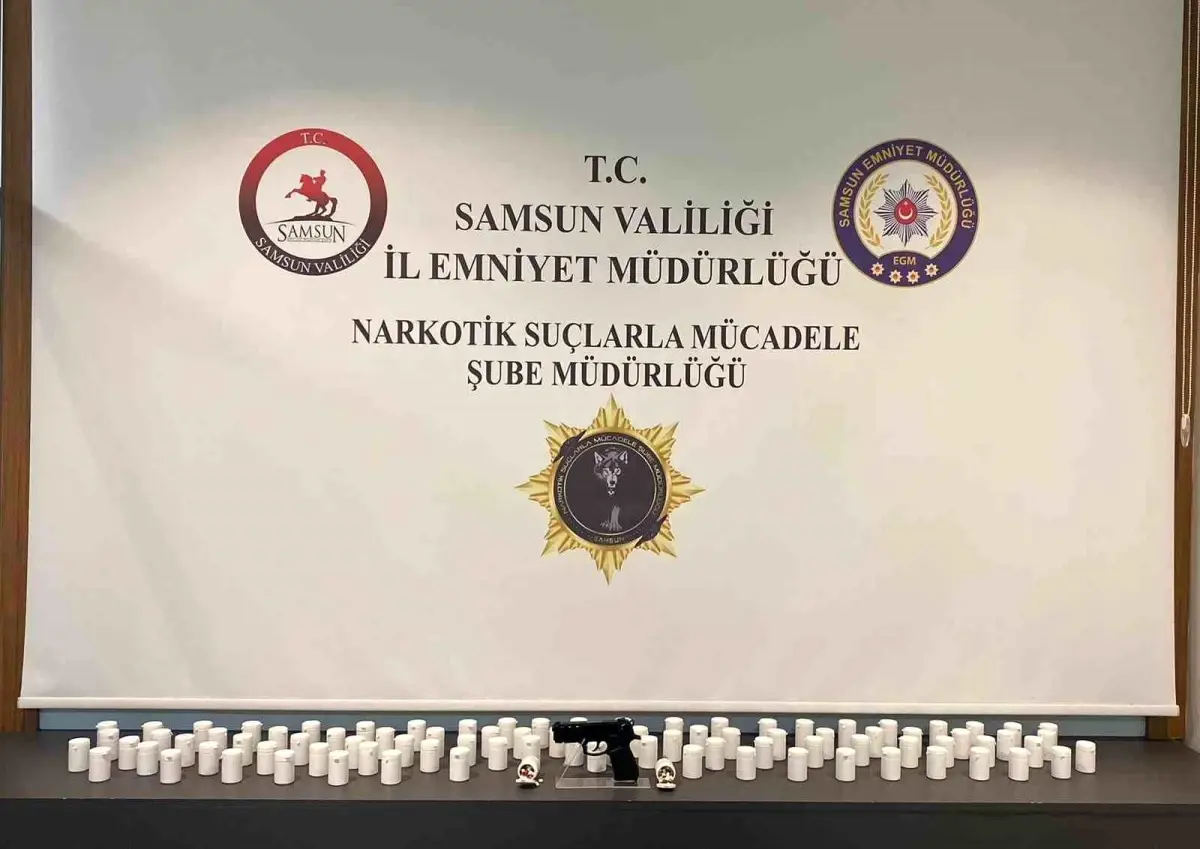 samsunda-uyusturucu-operasyonu-5-bin-sentetik-ecza-ve-tabanca-ele-gecirildi-nPScYmKl.jpg