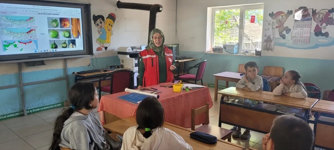 ogrencilere-etraf-suuru-egitimi-CV7f1vUw.jpg
